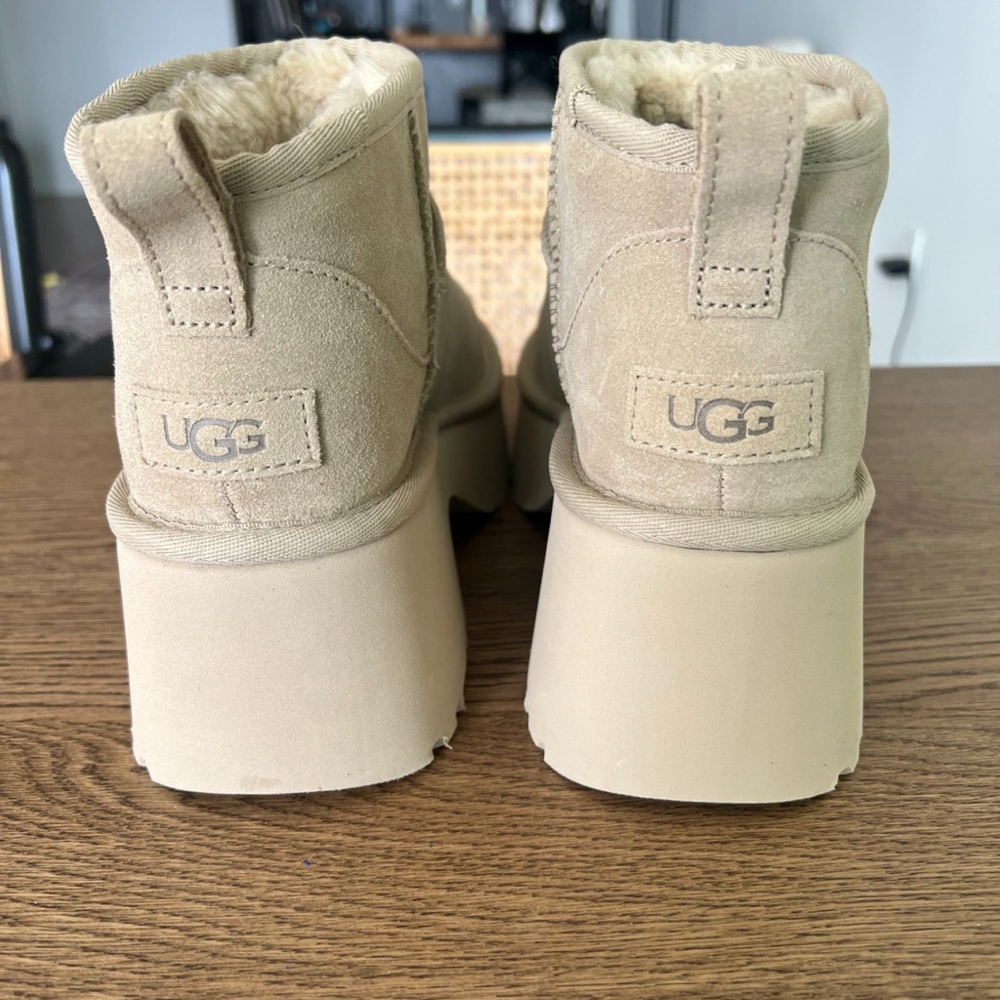 UGG Classic Ultra Mini New
Heights Platform Boot (Women 1 size 7 and 1 size 8 )
